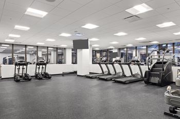 Bi-level fitness center